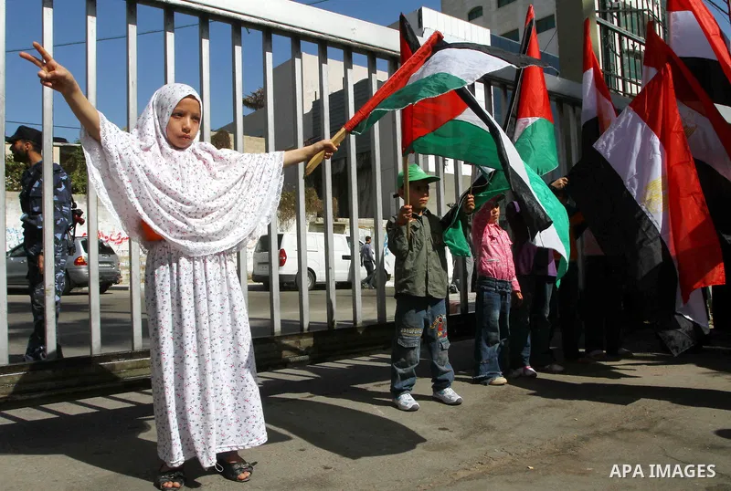 Palestinian Hamas supporters attend a Hamas rally in Gaza city, which called for an end to Palestinian divisions, March 4, 2011. Photo by Ashraf Amra