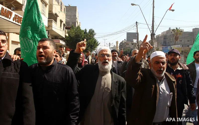 Palestinian Hamas supporters attend a Hamas rally in Gaza city, which called for an end to Palestinian divisions, March 4, 2011. Photo by Ashraf Amra