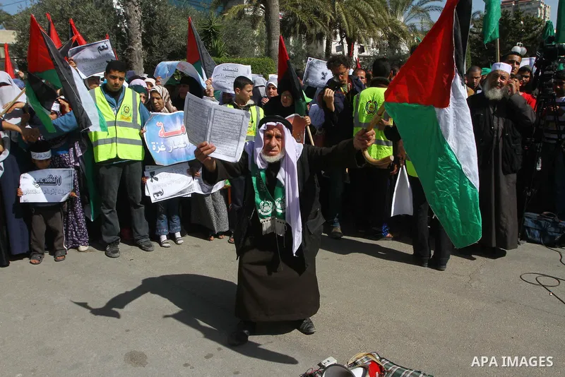 Palestinian Hamas supporters attend a Hamas rally in Gaza city, which called for an end to Palestinian divisions, March 4, 2011. Photo by Ashraf Amra