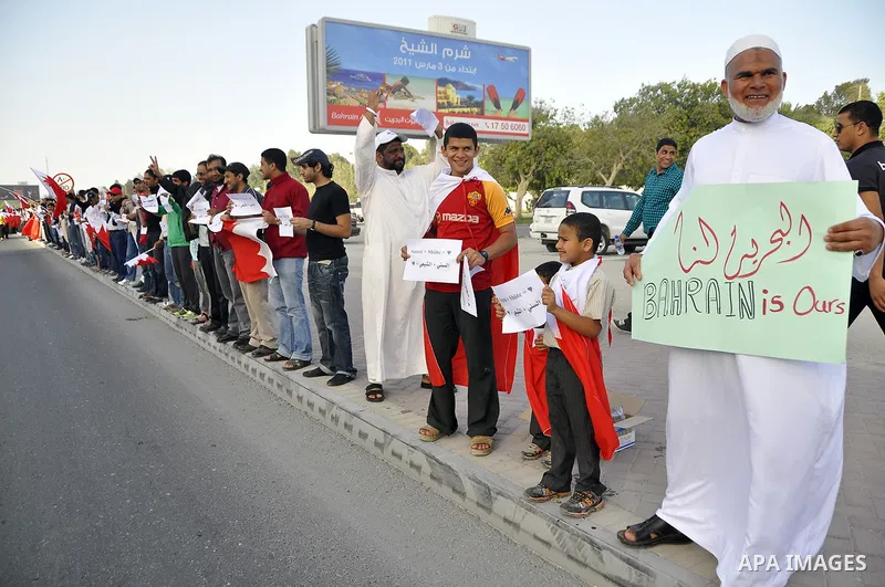 Bahraini anti-government protesters form a human chain Saturday, March 5, 2011, stretching about seven kilometers (four miles) around Manama, Bahrain, from the country's main Fateh Mosque to the Pearl roundabout. Organiz...