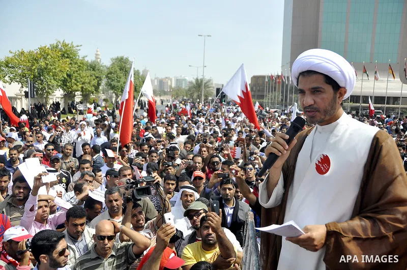 Bahraini anti-government protesters chant slogans Sunday, March 6, 2011, as thousands circle the Gudaibiya Palace compound in Manama, Bahrain, where the office of Prime Minister Khalifa bin Salman Al Khalifa is located....