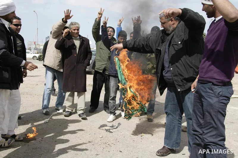 Rebel fighters return fire during shelling by soldiers loyal to Libyan leader Muammar Gaddafi in a battle near Ras Lanuf, March 4, 2011. Heavily armed rebels clashed with forces loyal to Gaddafi on Friday on the outskirt...
