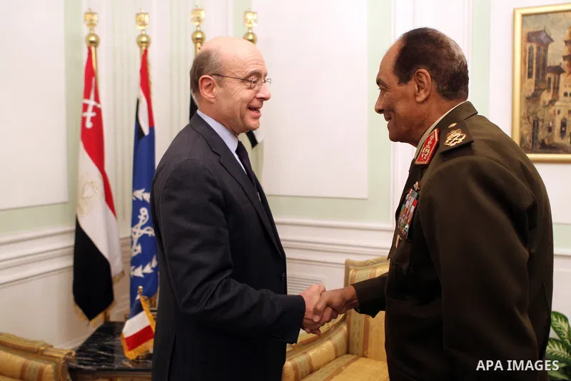 French newly appointed Foreign Minister Alain Juppe (L) meets with Field Marshal Mohammed Hussein Tantawi in Cairo on March 6, 2011 as part of a visit during which he affirmed his country's commitment to Egypt. Juppe, sp...
