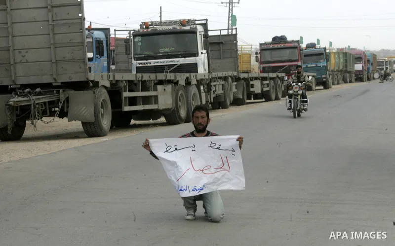 Palestinians stop with their lorries near the crossing of the Israeli crossing Kerem Shalom during a protest against the Israeli decision to close the Karni crossing, in the southern Gaza Strip on March 07, 2011. The own...