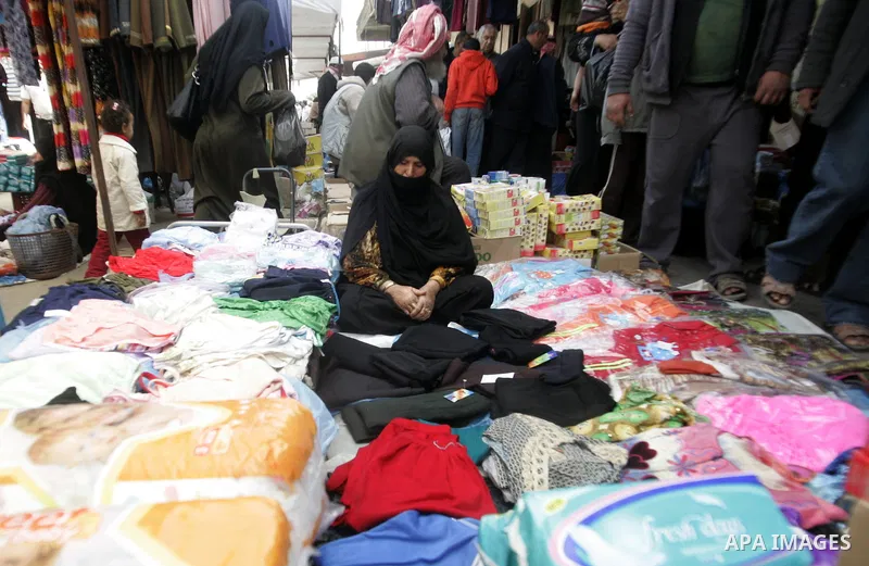 Palestinians shop at a market in Rafah refugee camp in the southern Gaza Strip on March 05, 2011. Photo by Abed Rahim Khatib