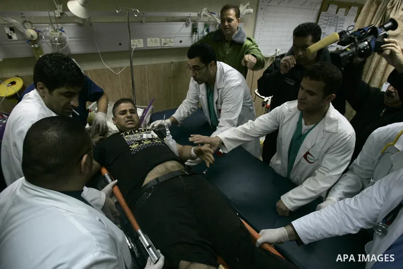 Palestinian doctors attend to a wounded youth at a hospital after being shot by a group of Jewish settlers in the village of his palace in the West Bank near Nablus March 7, 2011 , Jewish settlers and wounded 10 Palestin...