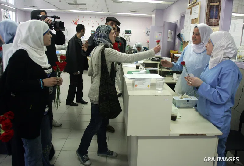 Palestenian women gives flowers to womens in Maqased hospetal in East Jerusalem in the womens day on march 8, 2011. Photo by Mahfouz Abu Turk
