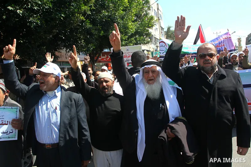Palestinians hold signs during a protest calling for a national reconciliation between the tow parties Fatah and Hamas in Gaza City on March 12, 2011. Photo by Ashraf Amra