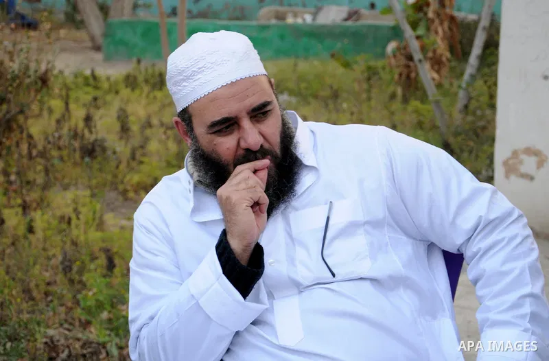 Egyptian Tareq al-Zomor, members of Egypt's Islamic Jihad, is seen after being released form the Tura jail along with his cousin Abbud in Hilwan on the outskirts of Cairo, on March 12, 2011, after Egypt's new military ru...