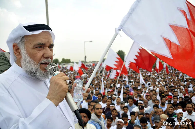 Tens of thousands of Bahraini anti-government protesters converged from two directions Saturday, March 12, 2011, to demonstrate outside the walls of King Hamad bin Isa Al Khalifa's Safriya palace in Sadad, Bahrain, south...