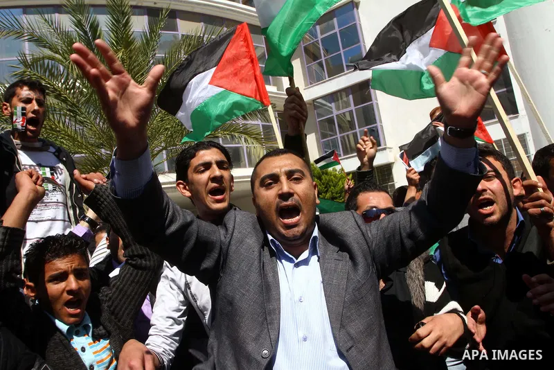 Palestinians participate in a march calling for a reconciliation between the rival Palestinian leading factions Hamas in Gaza and Fatah in the West Bank, in Gaza City, Monday, March 14, 2011. Photo by Ashraf Amra