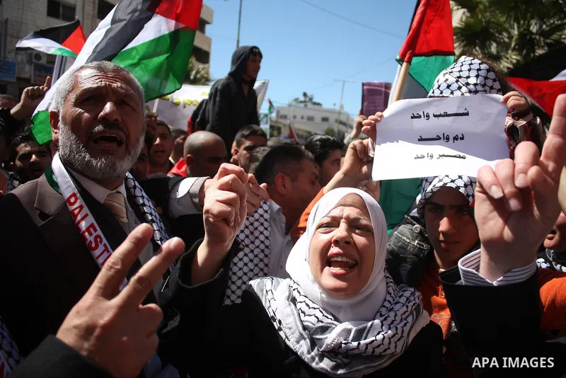 Hamas , Fatah parliamentary lawmakers and Palestinian demonstrators take part in a protest calling for Palestinian political unity between Gaza's Hamas rulers and the Fatah-dominated Palestinian Authority which rules fro...