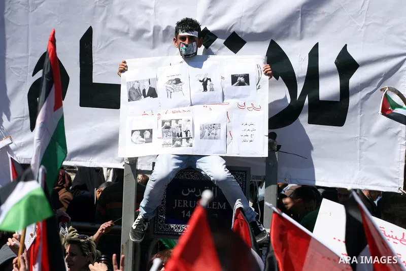 Palestinian demonstrators take part in a protest calling for Palestinian political unity between Gaza's Hamas rulers and the Fatah-dominated Palestinian Authority which rules from Ramallah, on March 15, 2011 in Ramallah,...