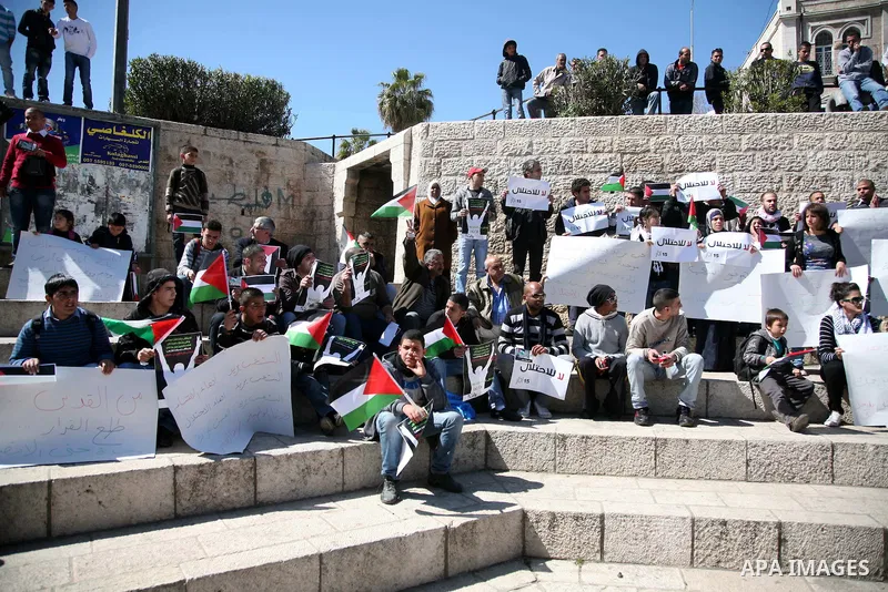 Palestinian demonstrators take part in a protest calling for Palestinian political unity between Gaza's Hamas rulers and the Fatah-dominated Palestinian Authority which rules from Ramallah, on March 15, 2011 in front of...
