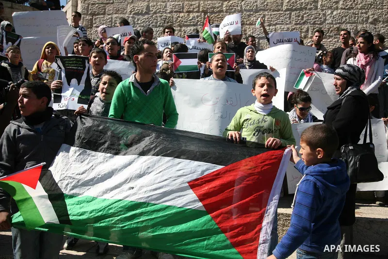 Palestinian demonstrators take part in a protest calling for Palestinian political unity between Gaza's Hamas rulers and the Fatah-dominated Palestinian Authority which rules from Ramallah, on March 15, 2011 in front of...