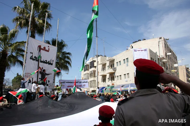 Palestinian scouts carry the national flag as they parade in Manara Square in down town Ramallah on March 19, 2011, calling for unity amongst the Palestinian people. Photo by Issam Rimawi