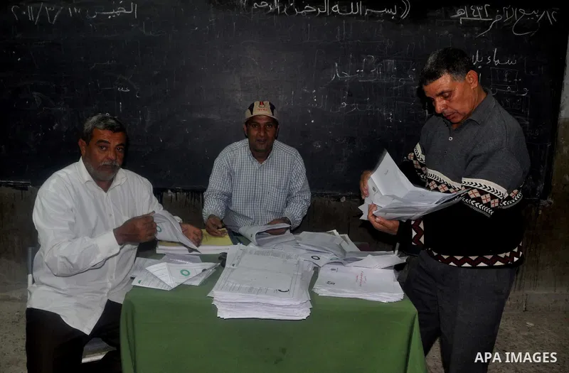 Egyptians open the boxes to announce the results of referendum on constitutional amendments at a school in Cairo, March 19, 2011. Polling stations opened on Saturday in Egypt for a referendum on constitutional amendments...