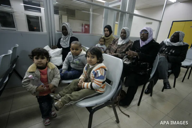 Palestinians arrive at their side of the Rafah border crossing with Egypt in the southern Gaza Strip on March 21, 2011 after some 44 Palestinians struggled to flee the violent rebellion against Libyan leader Moamer Kadha...