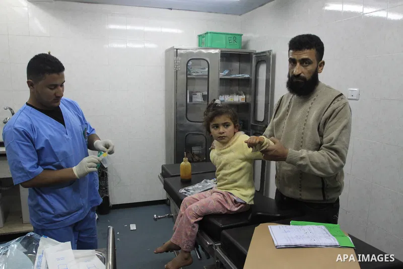 A wounded Palestinian girl receives treatment into al-Shefa hospital after Israeli air raids hit Gaza and caused many casualties Gaza City.22 march 2011.Phot by Naaman Omar.