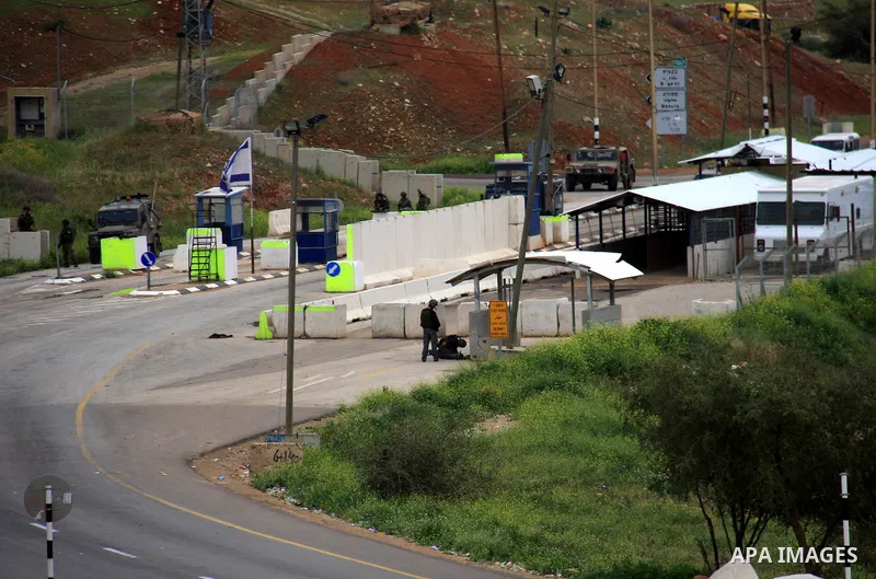 Israeli troops shut down al-Hamra checkpoint during a military operation searching for explosives on the outskirts of the West Bank Jordan Valley, Friday, March 25, 2011. Photo by Wagdi Eshtayah