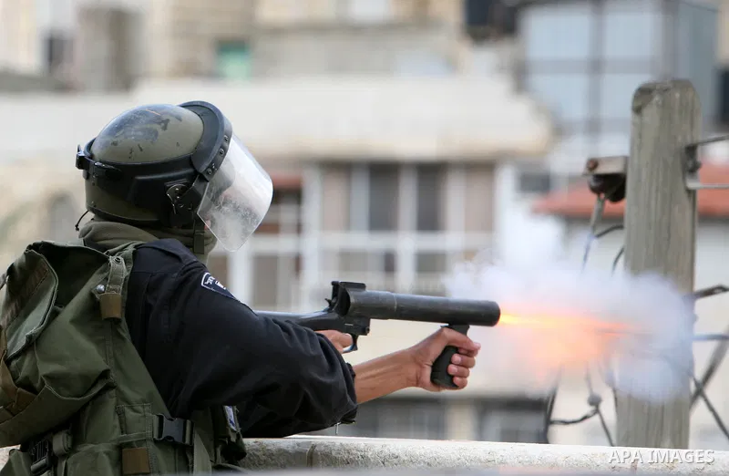 Israeli Border Police fire tear gas towards Palestinian stone throwers during clashes in the mostly Arab neighborhood of Silwan in East Jerusalem March 25, 2011. Photo by Sliman Khader..