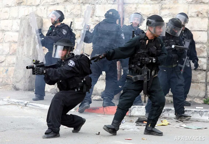 Israeli Border Police fire tear gas towards Palestinian stone throwers during clashes in the mostly Arab neighborhood of Silwan in East Jerusalem March 25, 2011. Photo by Sliman Khader..