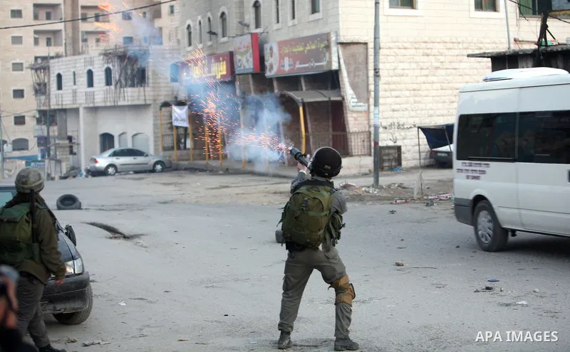 Israeli Border Police fire tear gas towards Palestinian stone throwers during a clash in the Shuafat Refugee Camp, north of Jerusalem 26 March 2011. Photo by Sliman Khader