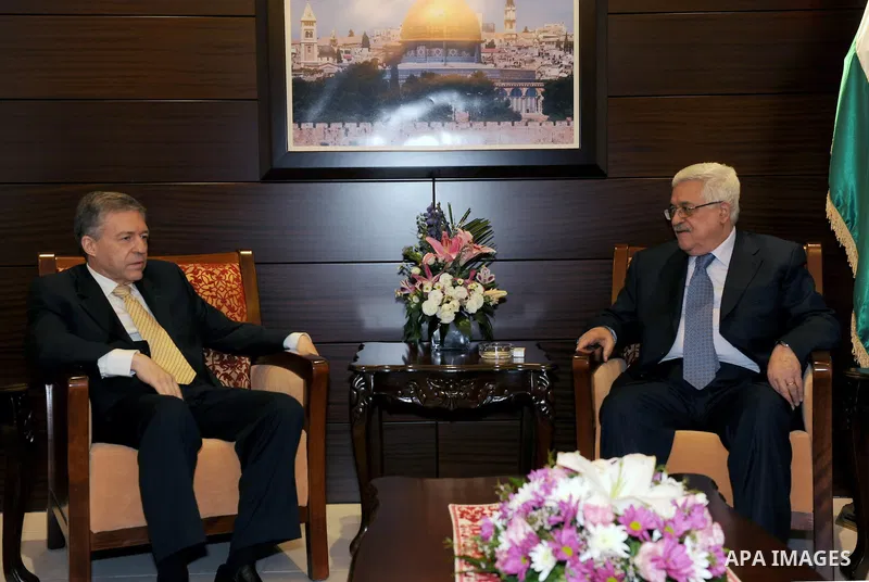 Palestinian President Mahmoud Abbas meets with Yossi Beilin, Former Member of Knesset,west bank the city of Ramallah March 27,2011 Photo by Thaer Ganaim.