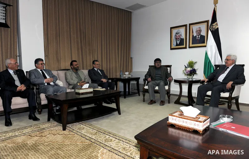 Palestinian President Mahmoud Abbas (Abu Mazen) meets with the writer Mahmoud Choucair the winner of Mahmoud Darwish Award, and the writer Ali Khalil the winner of Personality of the Year in west bank city of Ramallah Ma...