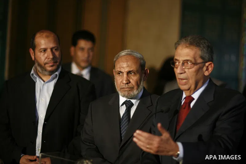 Palestinian Hamas' leader from Gaza, Mahmoud Zahar meets with the Arab League chief Amr Moussa during a press conference at the Arab League headquarters in Cairo, Egypt, Tuesday, March 29, 2011. Photo by Wissam Nassar