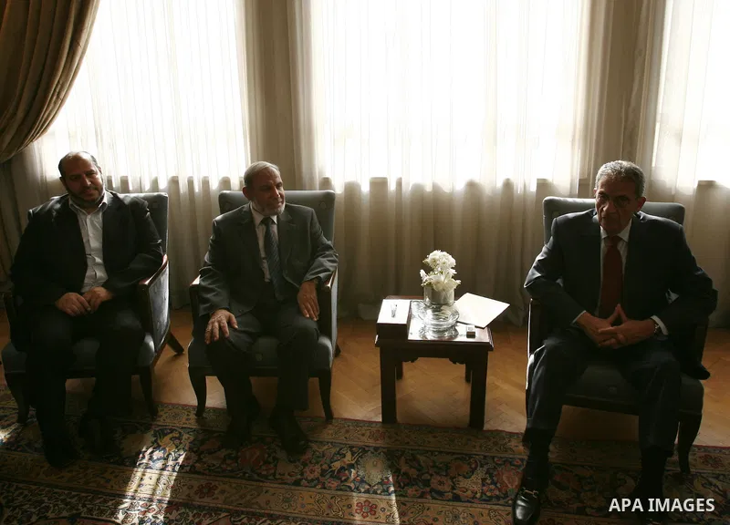Palestinian Hamas' leader from Gaza, Mahmoud Zahar meets with the Arab League chief Amr Moussa during a press conference at the Arab League headquarters in Cairo, Egypt, Tuesday, March 29, 2011. Photo by Wissam Nassar