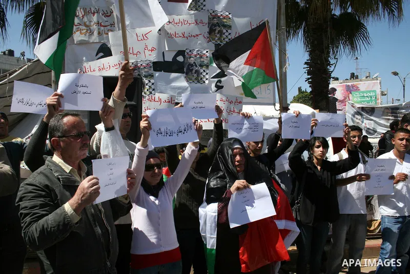 Palestinians take part in a rally marking the Land Day in the West Bank city of Ramallah, March 30, 2011. The Palestinians mark March 30 as the Land Day to remember the deaths of six Arabs in the hands of Israeli forces...