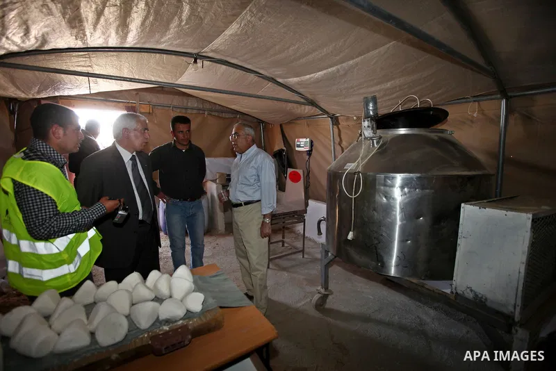 Palestinian prime minister Salam Fayyad visits the southern town of Yatta, near Hebron in the occupied West Bank, on March 30, 2011, as hundreds of people across Israel and Palestinian territories were holding a series o...