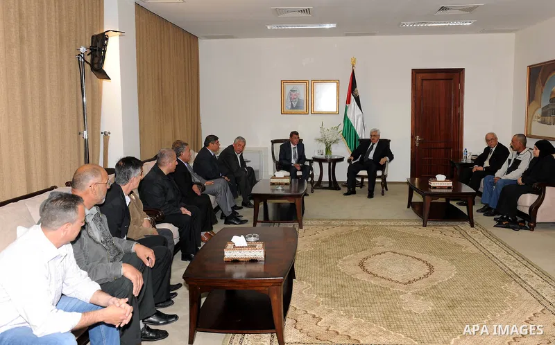 Palestinian President Mahmoud Abbas (Abu Mazen) meets with families of prisoners hunger strikers in Israeli jails west bank city of Ramallah,Abril, 02,.2011.Photo by: thaer ganaim