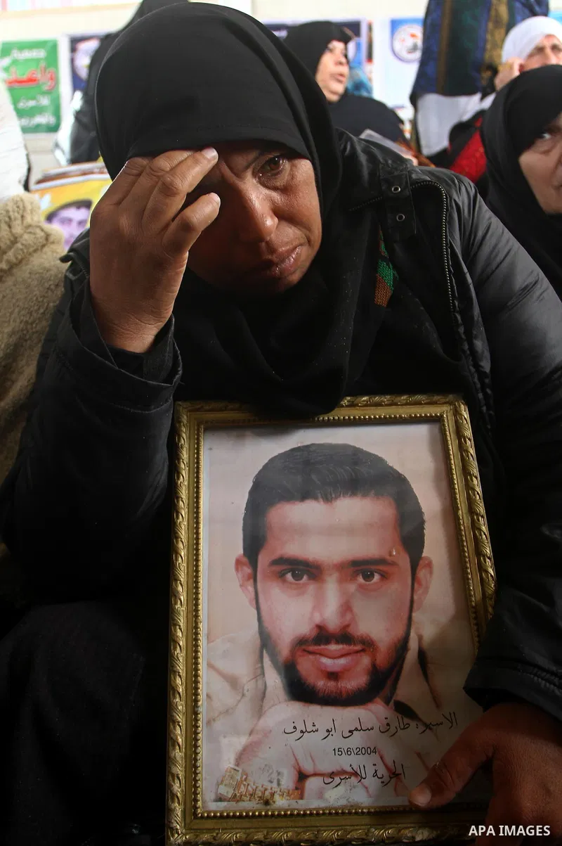 A Palestinian woman attends a protest calling for the release of Palestinian prisoners from Israeli jails , in Gaza City on April 4, 2011. About 7,500 Palestinian prisoners are held in Israeli jails. Photo by Ashraf Amra