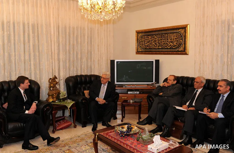 Palestinian President Mahmoud Abbas (Abu Mazen) during his meeting with Assistant U.S. envoy to the Middle East, David Hill in the Jordanian capital of Amman on April 5, 2011. Photo by Thaer Ganaim