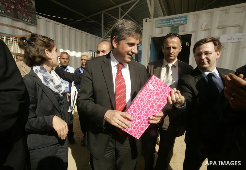Austrian Foreign Minister Michael Spindelegger visits a UN-run school in central Gaza Strip refugee camp of Nusseirat on April 6, 2011. Photo by Abed Rahim Khatib