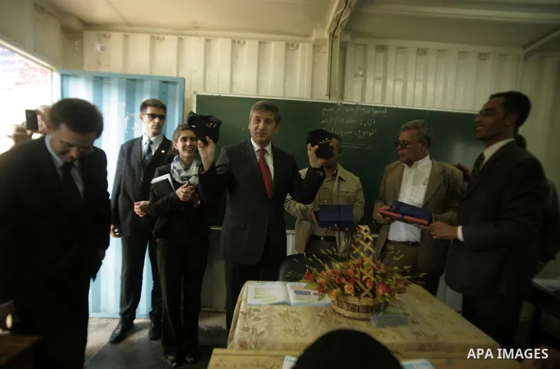 Austrian Foreign Minister Michael Spindelegger visits a UN-run school in central Gaza Strip refugee camp of Nusseirat on April 6, 2011. Photo by Abed Rahim Khatib