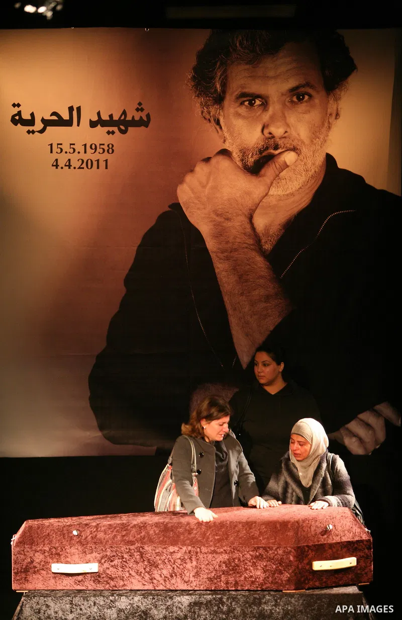 Mourners react as they gather around the coffin of Israeli Palestinian actor, director, filmmaker and political activist Juliano Mer-Khamis, who was shot dead in the West Bank refugee camp of Jenin on Monday, during his...
