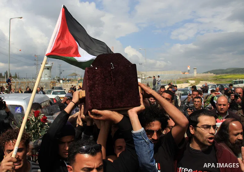 Palestinians carry the coffin of Israeli Palestinian actor, director, filmmaker and political activist Juliano Mer-Khamis, who was shot dead in the West Bank refugee camp of Jenin on Monday, during his funeral procession...