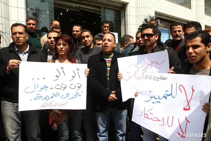 Palestinian journalists take part in a rally in front of the mobile company (jawwal) against the high prices and the bad services of the company in Gaza city on April 7,2011. Photo by Ashraf Amra