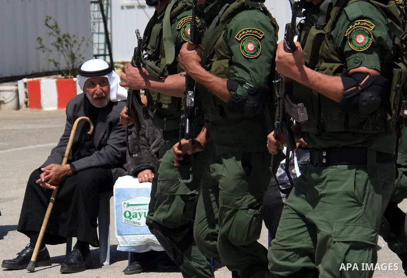Palestinian police officers loyal to Palestinian President Mahmoud Abbas take part in a training session in the West Bank city of Nablus, Thursday on April 7, 2011. Photo by Wagdi Eshtayah