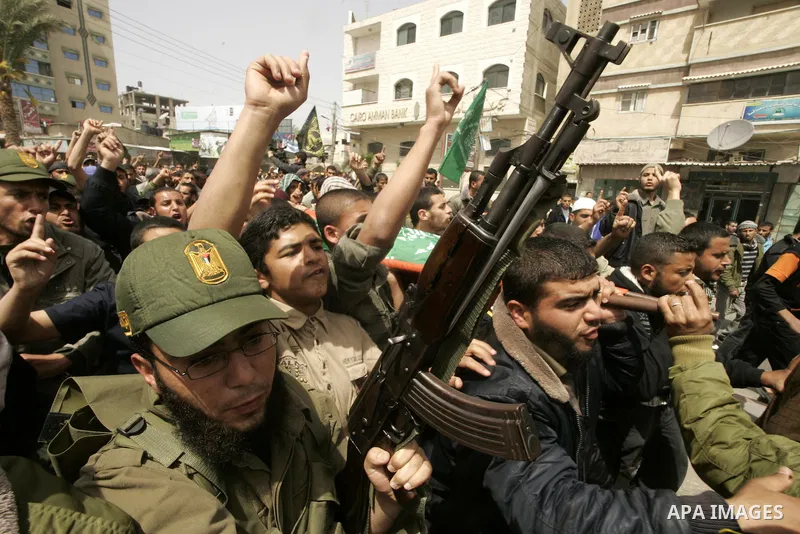 Palestinian mourners carry the bodies of Hamas militants during their funeral in Rafah in the southern Gaza Strip April 8, 2011. Israeli air strikes in the Gaza Strip killed two militants from the Islamist group Hamas an...