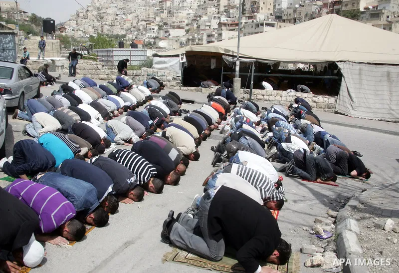 Palestinian demonstrators attend Friday prayers at the protest tent in Jerusalem's neighbourhood of silwan on April 08, 2011. Photo by Mahfouz Abu Turk