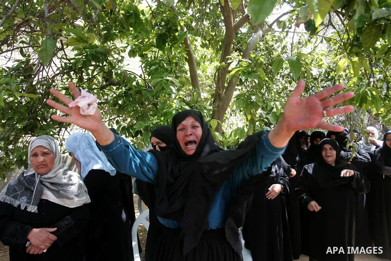 Palestinian women react during the funeral of Hamas militant Abdallah Al Qarra in Khan Younis, southern Gaza Strip, Friday, April 8, 2011. Israeli aircraft and ground forces struck Gaza on Friday in a surge of deadly fig...