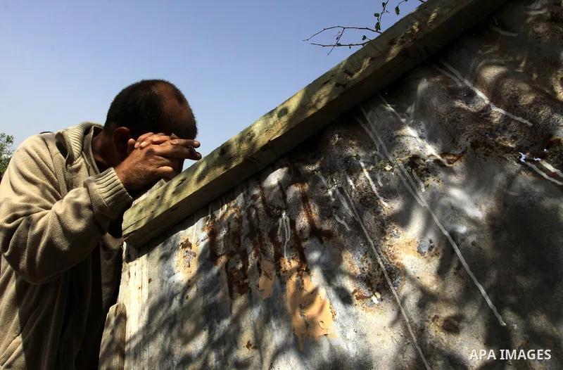 Palestinian mourners Attend funeral of Nidal Qudeih in the southern Gaza Strip town of Khan Yunis on April 8, 2011 after Israeli warplanes pounded the coastal strip, killing at least three civilians and two militants a d...