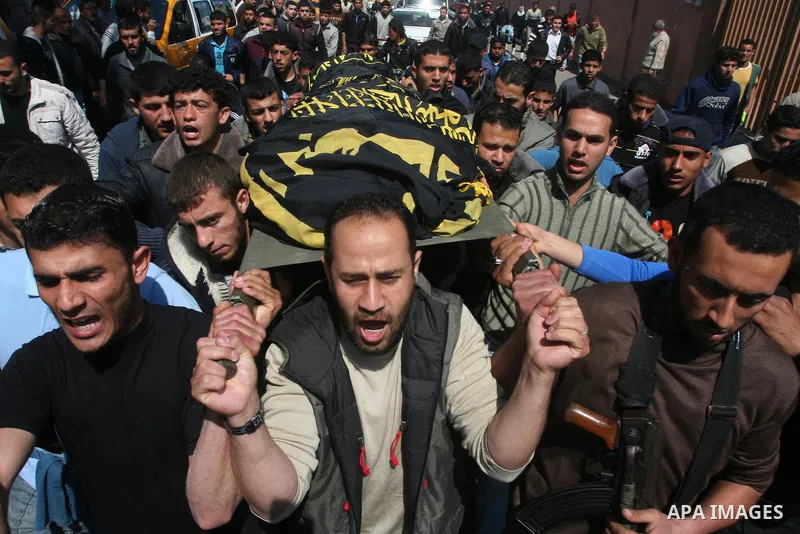 Mourners carry the body of Islamic Jehad militant Belal El-Araer during his funeral in Gaza City, April 9, 2011. as the Israeli army pounded the Gaza Strip, killing at least 12 people as militants fired dozens of mortar...