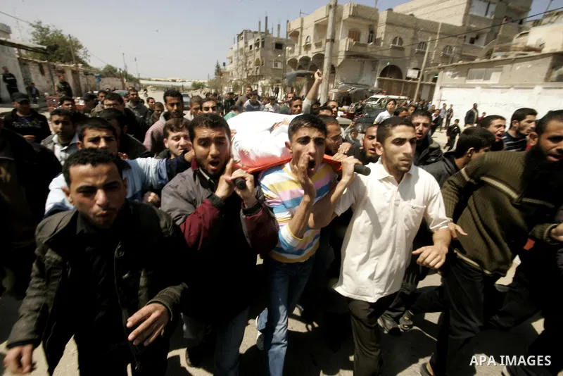 Palestinian mourners carry the body of Hamas militant Mohammed Awaja during his funeral in Rafah in the southern Gaza Strip on April 9, 2011 as the Israeli army pounded the Gaza Strip, killing at least 12 people while mi...