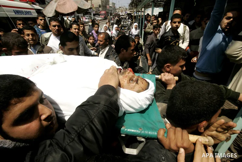 Palestinian mourners carry the body of Taysir Abu Snima, a Hamas commander, during his funeral in Rafah in the southern Gaza Strip on April 9, 2011 as the Israeli army pounded the Gaza Strip, killing at least 12 people w...