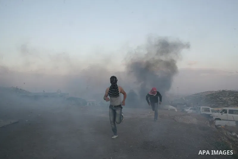 Palestinian youths hurl stones towards Israeli soldiers during clashes in the most Arab neighbourhood of Issawiah in Jerusalem on April 9,2011. Photo by Mahfouz Abu Turk